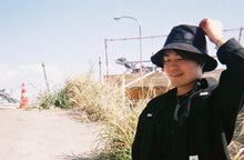 画像をギャラリービューアに読み込む, Black sunflower hat
