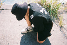 画像をギャラリービューアに読み込む, Black sunflower hat
