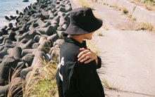 画像をギャラリービューアに読み込む, Black sunflower hat
